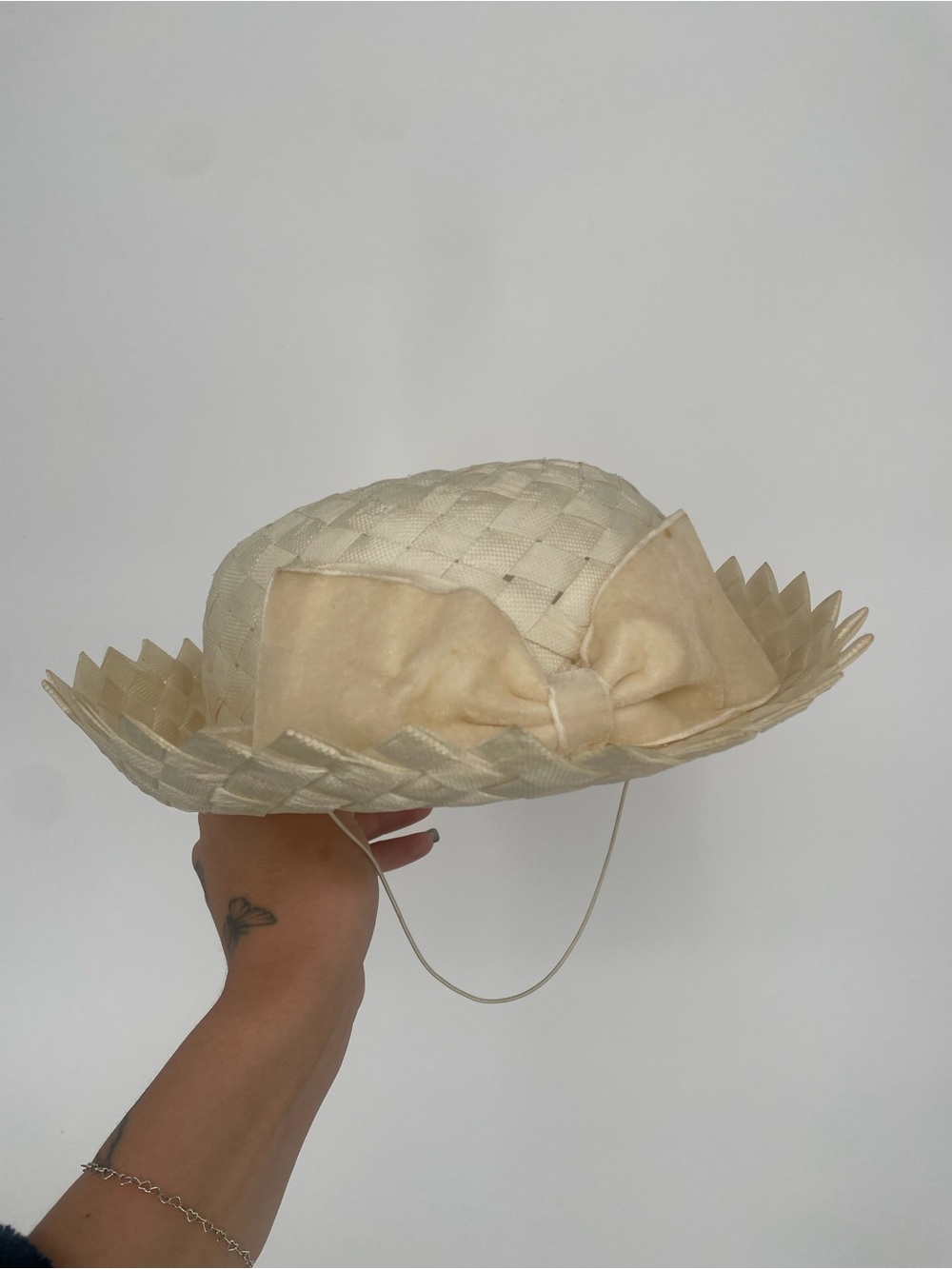 Vintage Cream Off White Woven Straw Hat W Velvet Bow Detail Sunhat Elastic Strap - Picture 13 of 16